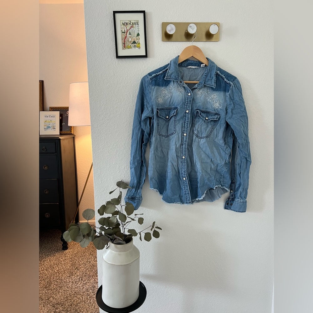 Denim button down shirt with floral embroidery - side: medium